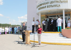 Сегодня в Костюковичах прошла церемония открытия памятной доски Басу Степану Ивановичу (+ фото)