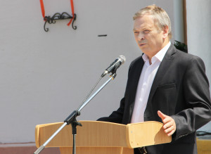 Сегодня в Костюковичах прошла церемония открытия памятной доски Басу Степану Ивановичу (+ фото)