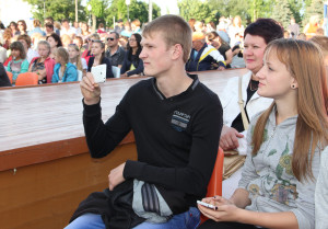 Прекрасная атмосфера царила в воскресенье вечером в Костюковичах (+ фото, видео)