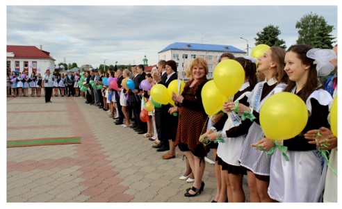 Последний звонок в новом формате: выпускники школ района приехали в Лиозно
