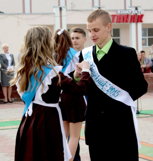 Последний звонок в новом формате: выпускники школ района приехали в Лиозно