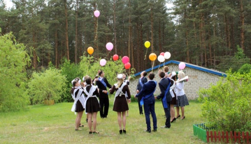 Последний звонок в новом формате: выпускники школ района приехали в Лиозно