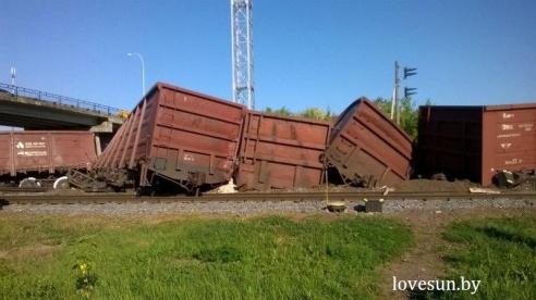 Товарный состав сошел с рельсов в Светлогорске (фото, видео)