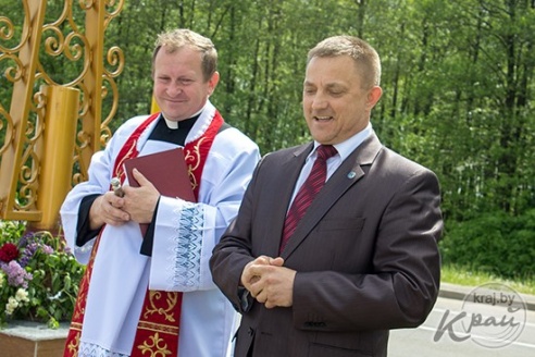 ФОТО- и ВИДЕОФАКТ: В Глубоком на въезде в город 31 мая освятили крест