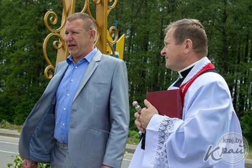 ФОТО- и ВИДЕОФАКТ: В Глубоком на въезде в город 31 мая освятили крест