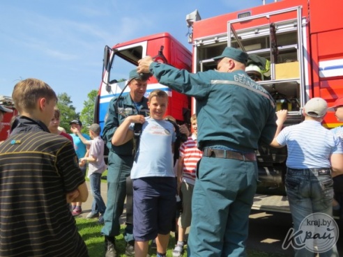Все лето вилейские спасатели будут проводить мероприятия в оздоровительных и пришкольных лагерях (ФОТО)