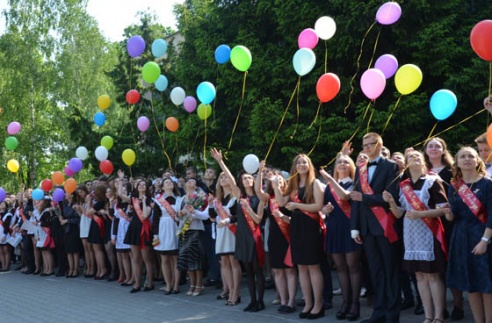 30 мая для выпускников средних школ Кобрина прозвучал последний звонок