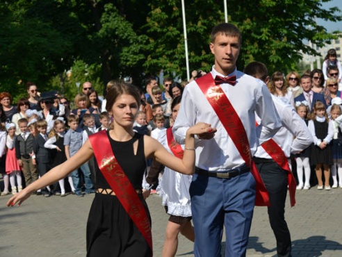 30 мая для выпускников средних школ Кобрина прозвучал последний звонок