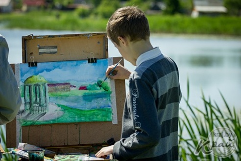 ФОТО- и ВИДЕОФАКТ: Учащиеся художественной школы имени Язепа Дроздовича рисуют Глубокое