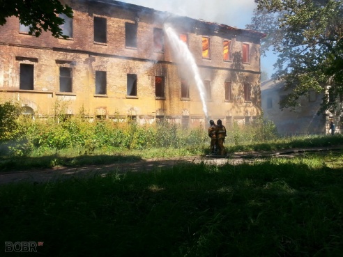Полыхало здание возле Бобруйск-Арены. Фото. Видео