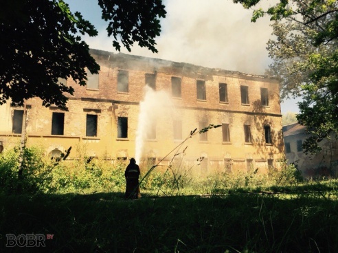 Полыхало здание возле Бобруйск-Арены. Фото. Видео