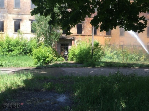Полыхало здание возле Бобруйск-Арены. Фото. Видео