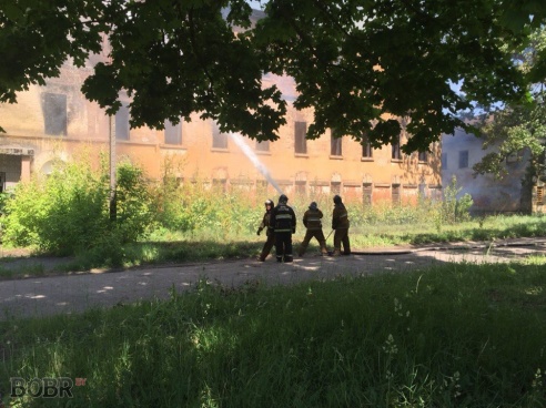 Полыхало здание возле Бобруйск-Арены. Фото. Видео