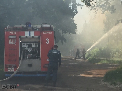 Полыхало здание возле Бобруйск-Арены. Фото. Видео