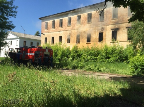 Полыхало здание возле Бобруйск-Арены. Фото. Видео