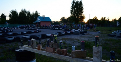 В субботу слуцкие «фаерщики» и гость из Бобруйска показали бесплатное фаер-шоу