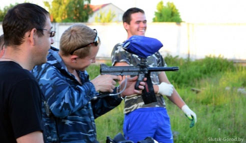 В субботу слуцкие «фаерщики» и гость из Бобруйска показали бесплатное фаер-шоу