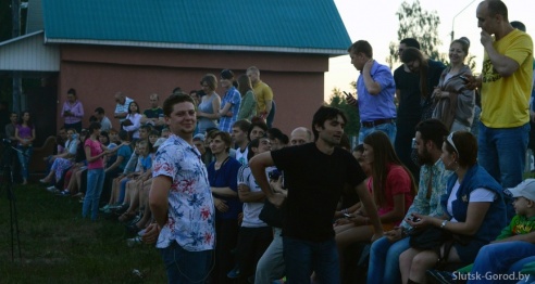 В субботу слуцкие «фаерщики» и гость из Бобруйска показали бесплатное фаер-шоу