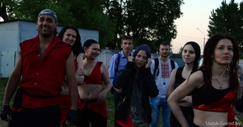 В субботу слуцкие «фаерщики» и гость из Бобруйска показали бесплатное фаер-шоу