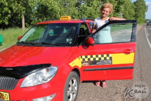 Женщина-таксист из Вилейки: Одни пассажиры грубят, другие – дарят цветы, а жены часто ревнуют своих мужей (ФОТО)