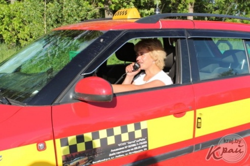 Женщина-таксист из Вилейки: Одни пассажиры грубят, другие – дарят цветы, а жены часто ревнуют своих мужей (ФОТО)