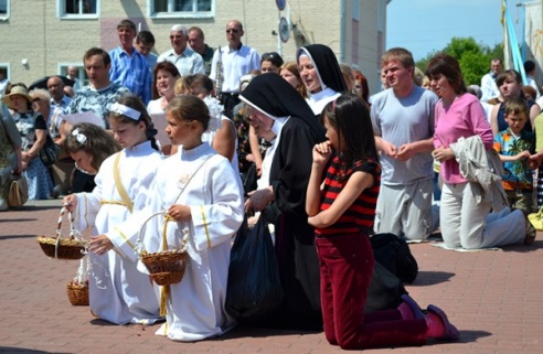 Глыбоцкіх святароў – пробашча Мечыслава Янчышына і ксяндза Віктара Місевіча – пераводзяць у іншыя парафіі (ФОТА)