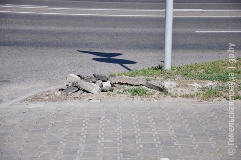 На велоразметке по улице Мазурова стали уменьшать высоту бордюров