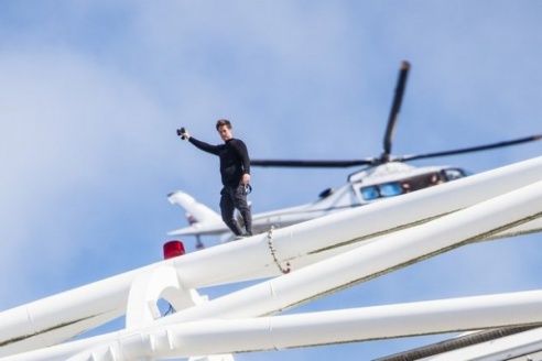 Британский каскадер стал первым человеком, который взобрался на 130-метровую арку стадиона Уэмбли (ФОТО, ВИДЕО)