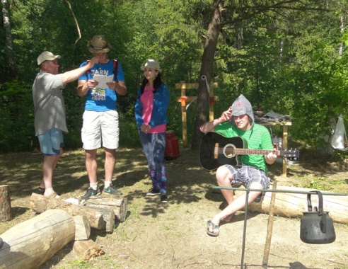 С районного туристического слета молодежи команда РОЧС увезла кубок и восемь грамот