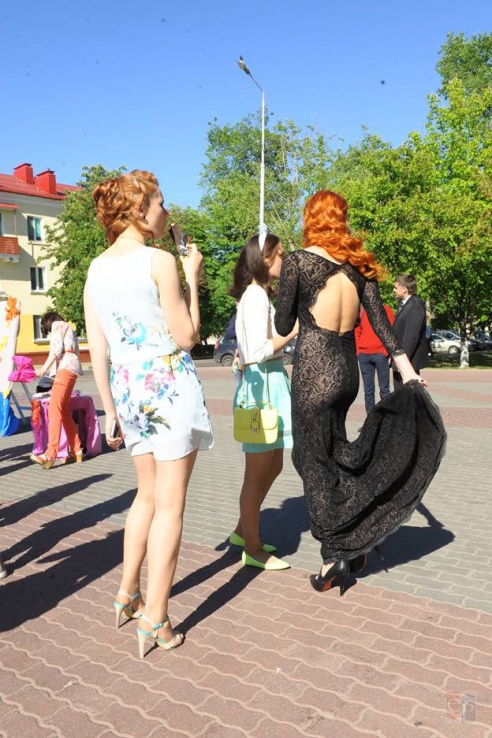 Выпускники Жодино прошли по красной дорожке