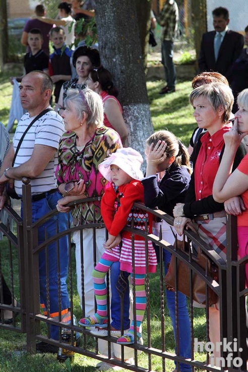 Выпускники 2015: цветы, улыбки и прощальный вальс в Горках