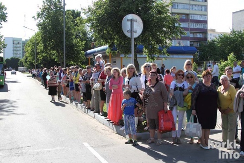 Выпускники 2015: цветы, улыбки и прощальный вальс в Горках
