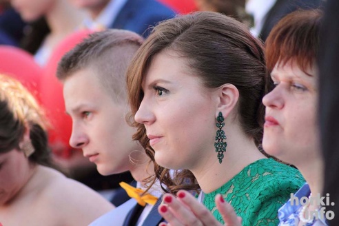Выпускники 2015: цветы, улыбки и прощальный вальс в Горках