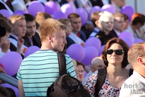 Выпускники 2015: цветы, улыбки и прощальный вальс в Горках