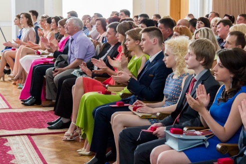 В Барановичском городском исполнительном комитете прошло награждение выпускников-медалистов