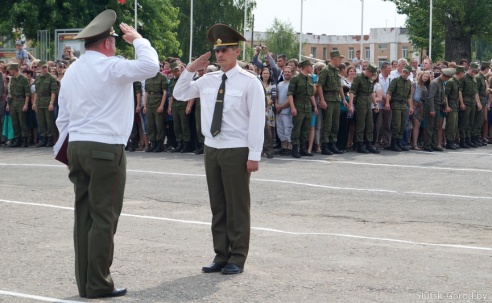 Более 800 молодых солдат приняли присягу в Слуцке