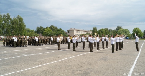 Более 800 молодых солдат приняли присягу в Слуцке