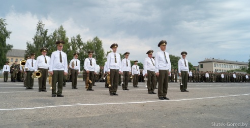 Более 800 молодых солдат приняли присягу в Слуцке