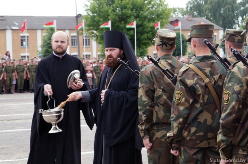 Более 800 молодых солдат приняли присягу в Слуцке