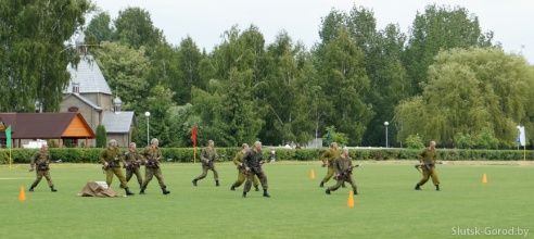 Более 800 молодых солдат приняли присягу в Слуцке