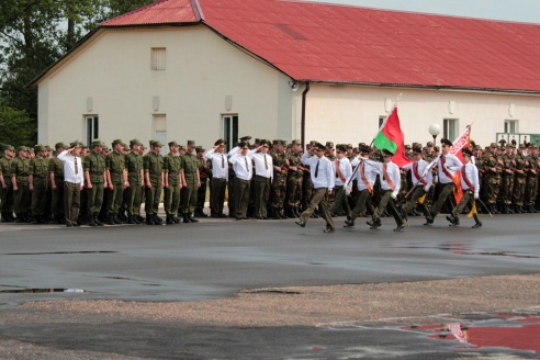 Новобранцы 120-й зенитной ракетной бригады приняли военную присягу