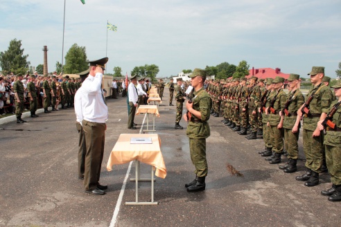 Новобранцы 120-й зенитной ракетной бригады приняли военную присягу