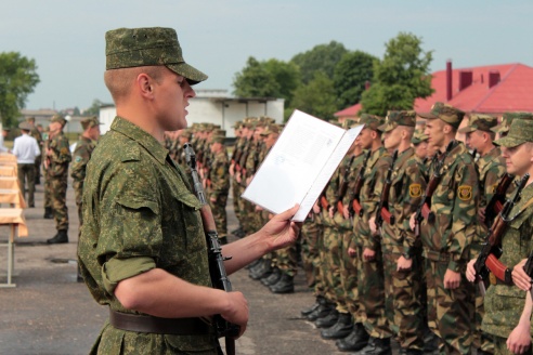 Новобранцы 120-й зенитной ракетной бригады приняли военную присягу