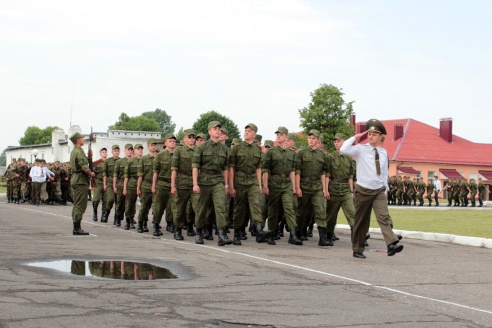 Новобранцы 120-й зенитной ракетной бригады приняли военную присягу