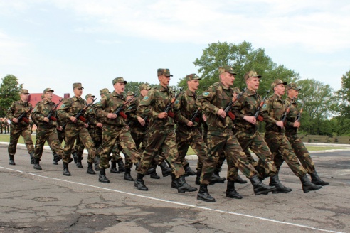 Новобранцы 120-й зенитной ракетной бригады приняли военную присягу