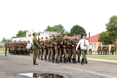 Новобранцы 120-й зенитной ракетной бригады приняли военную присягу