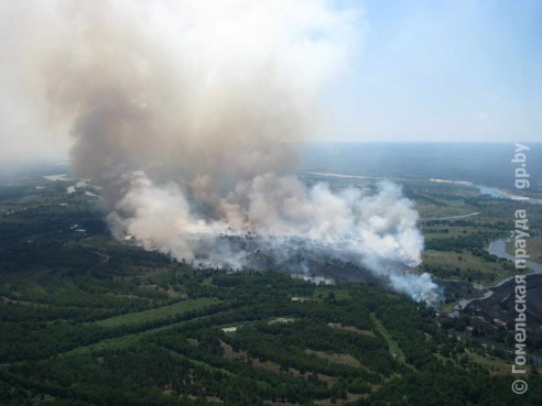 Жители областного центра обеспокоены запахом дыма после дождя