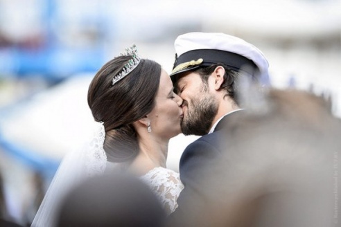 Шведский принц женился на бывшей звезде реалити-шоу (ФОТО)