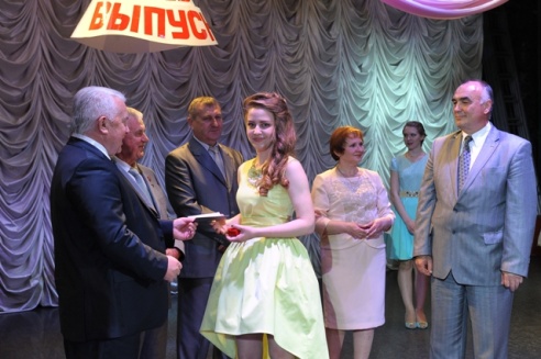 Городской Бал выпускников 2015 года прошел 11 июня во Дворце культуры Белорусского автозавода