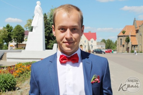 Цветы в волосах, платья до колена и бабочки – что модно среди вилейских выпускников в этом году (ФОТО)